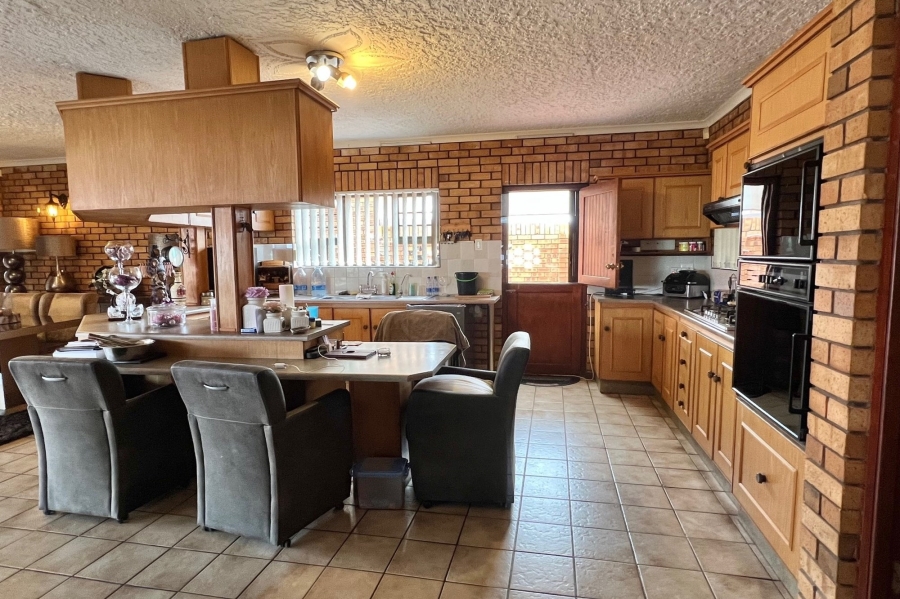 7 Bedroom Property for Sale in Wavecrest Eastern Cape